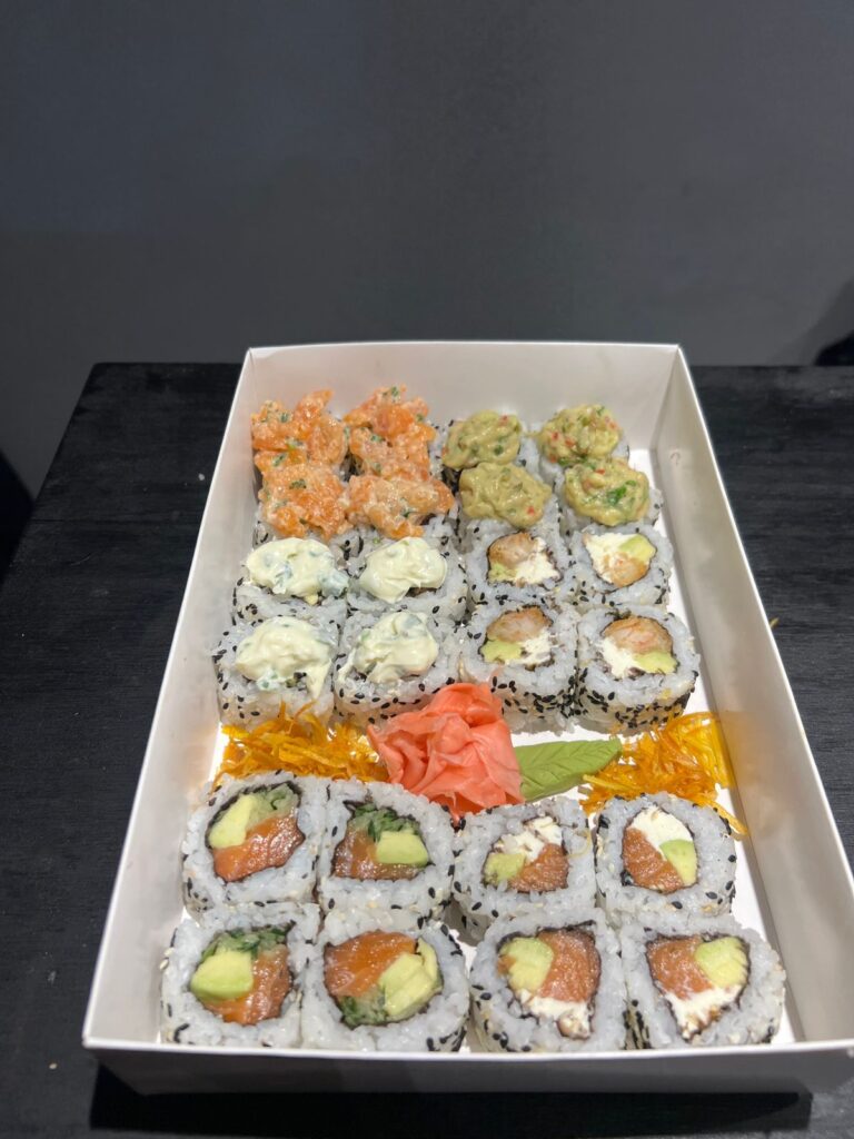 Naguini Sushi Club