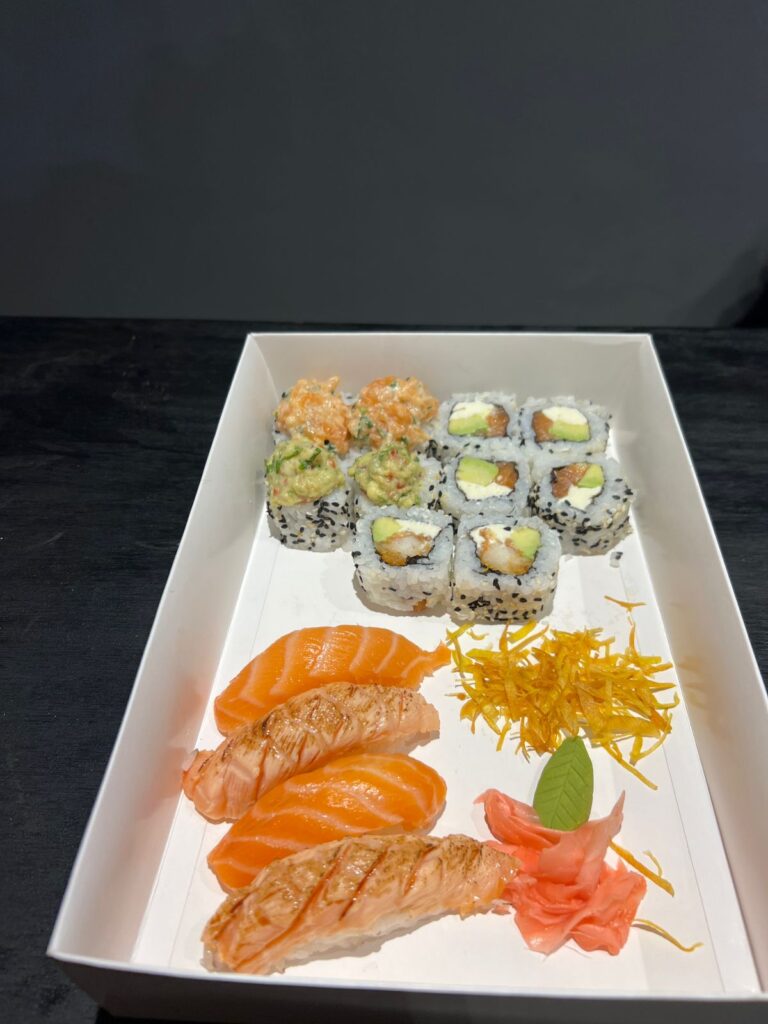 Naguini Sushi Club